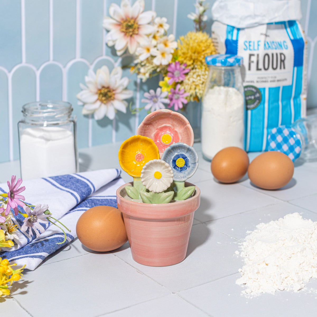 Ceramic Pot With Flower Measuring Spoons