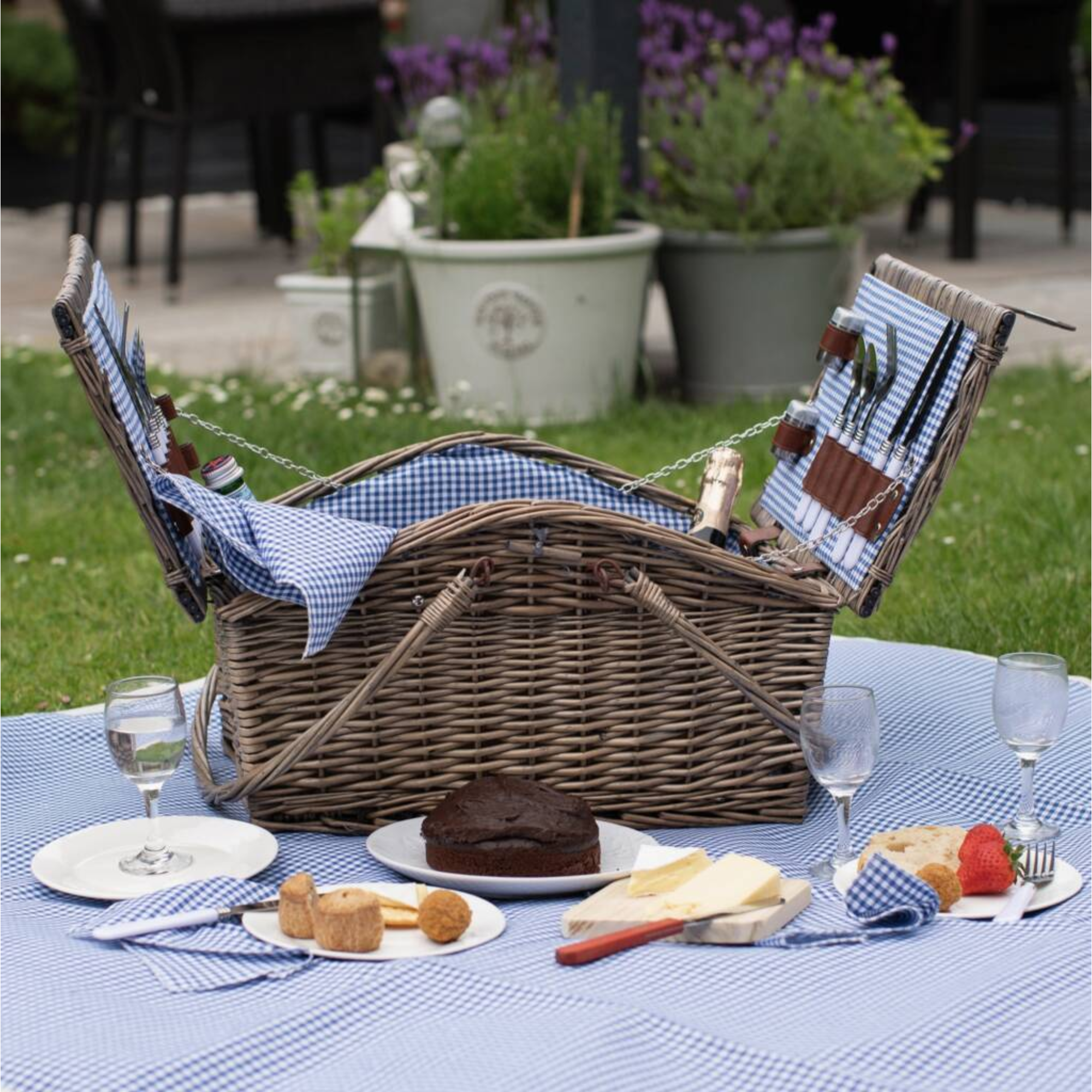 Deluxe Wicker Blue Gingham Lining Four Person Picnic Basket