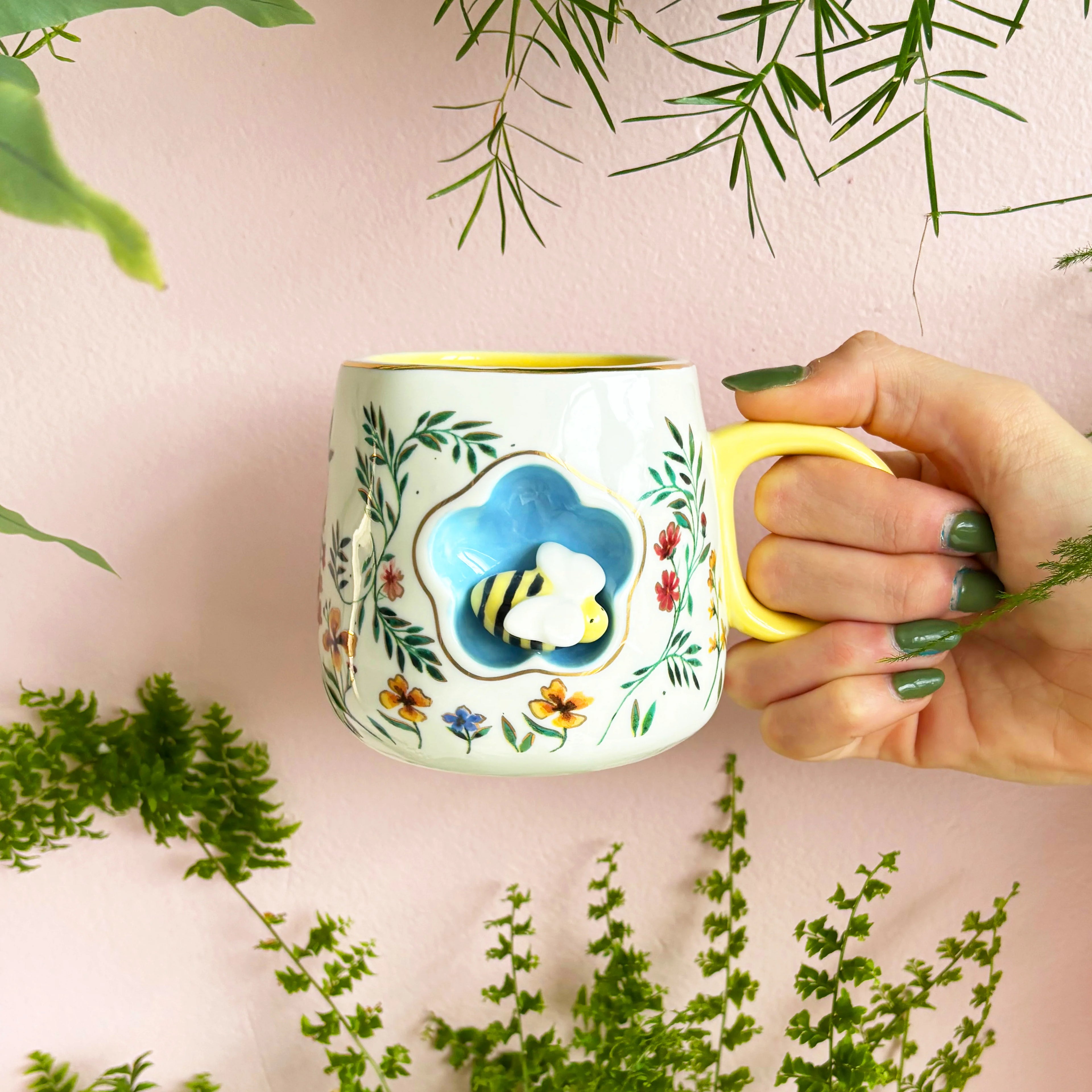 Giftboxed 3D Bumble Bee Mug With Gold Rim