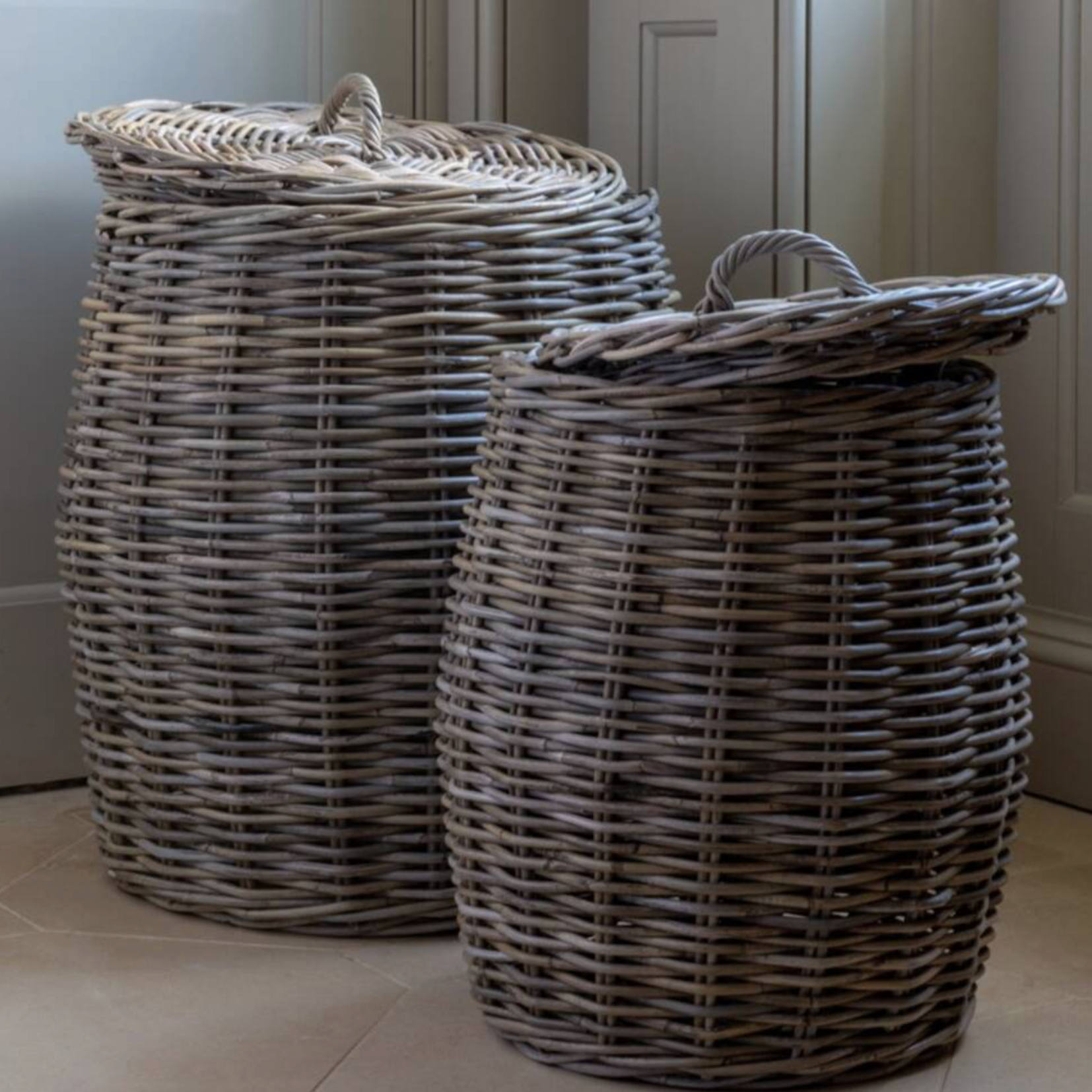 Lidded Kubu Wicker Laundry Basket