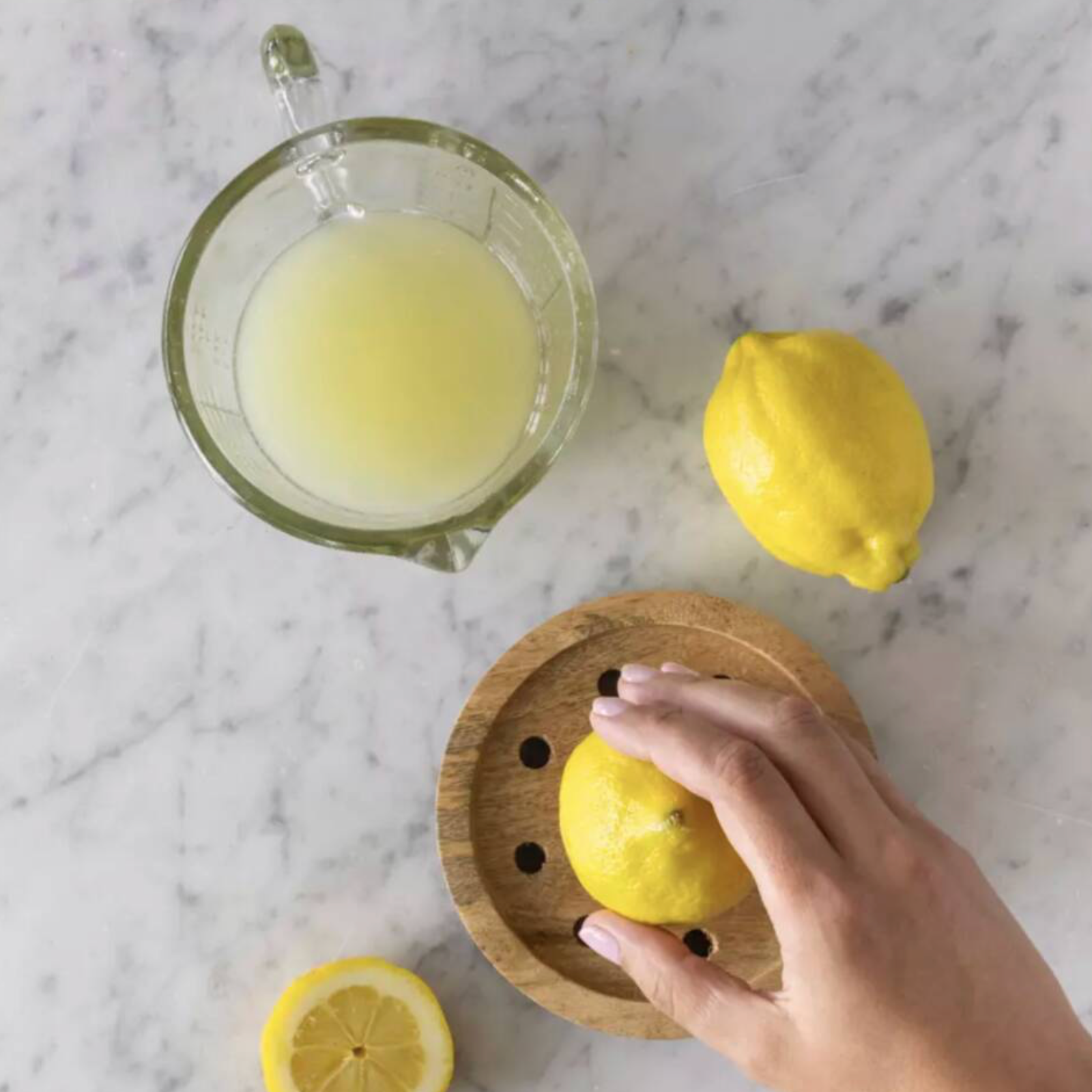 Glass Citrus Juicer With Wooden Reamer