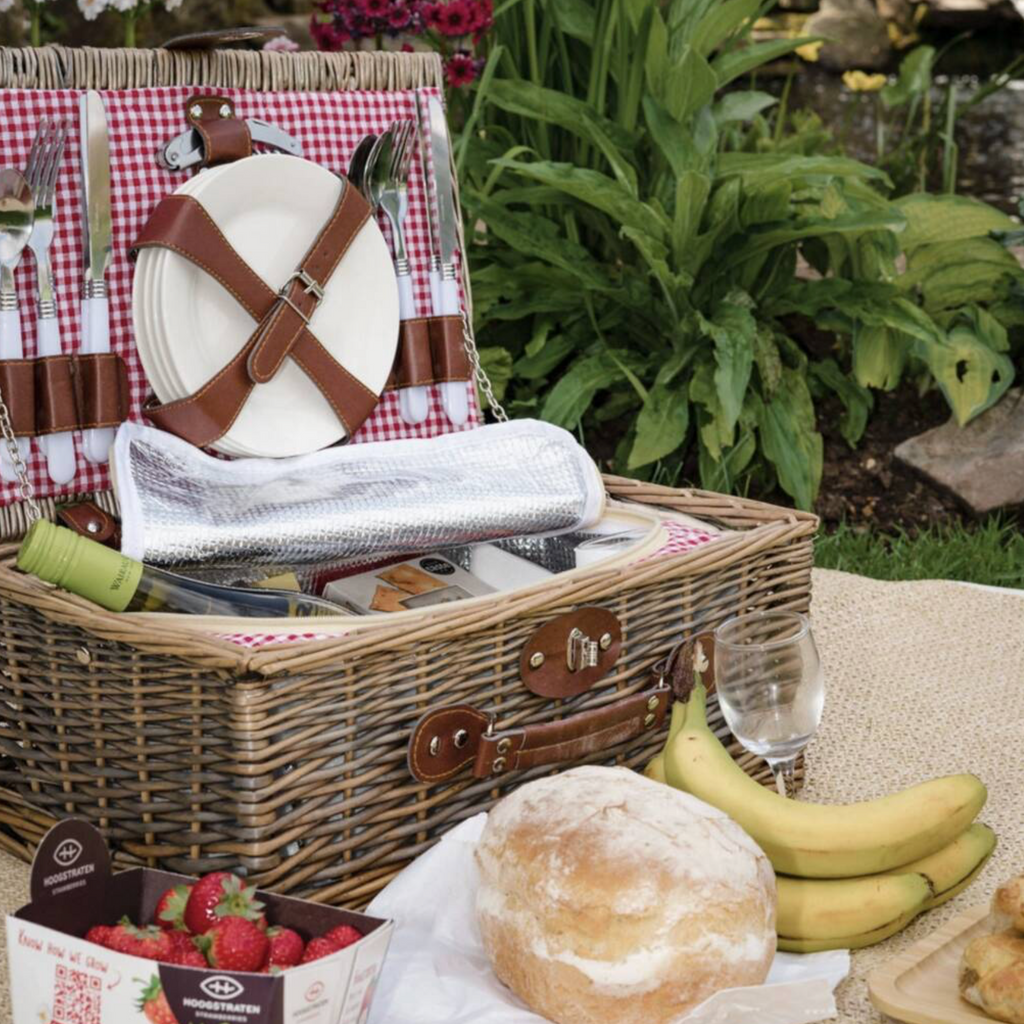 Four Person Luxury Picnic Basket with Contents